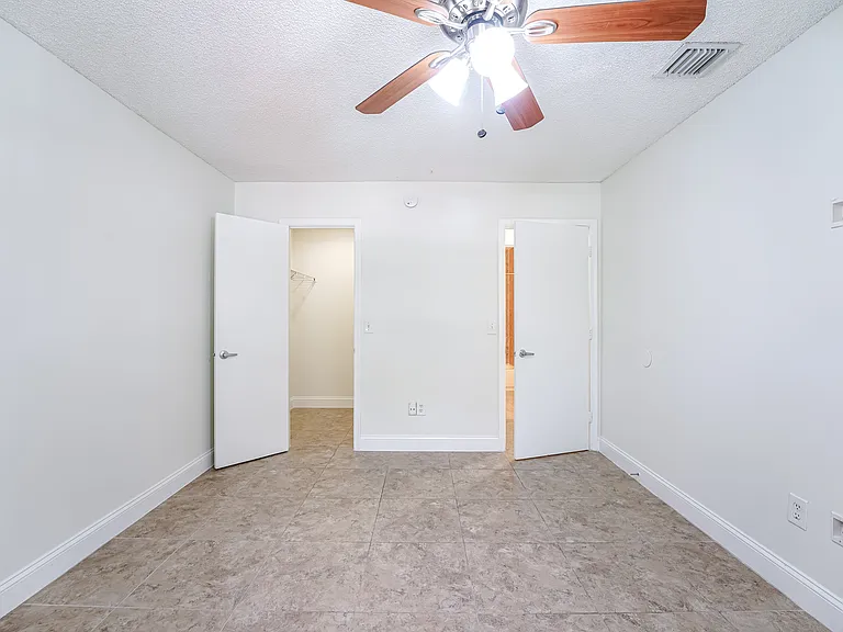 Oakwood Apartments — Photo 7