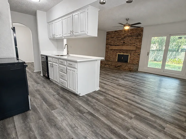 5309 Holly Trl — Photo 7