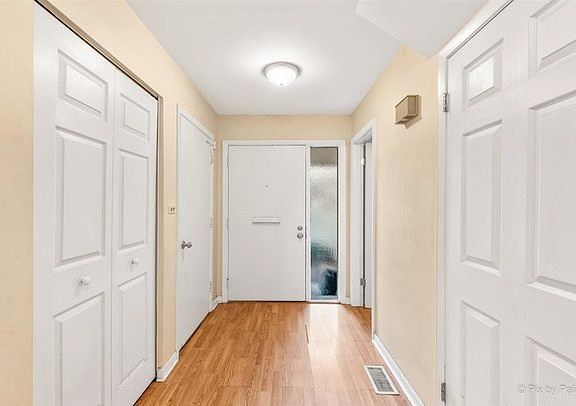 2nd image of 32 N Park Blvd