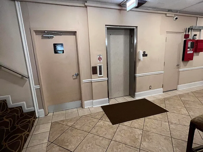 480 Executive Center Dr #2D — Photo 13