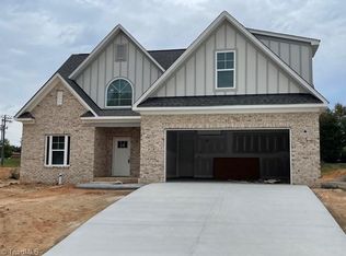 1661 Wisteria Dr, Winston Salem, NC 27106