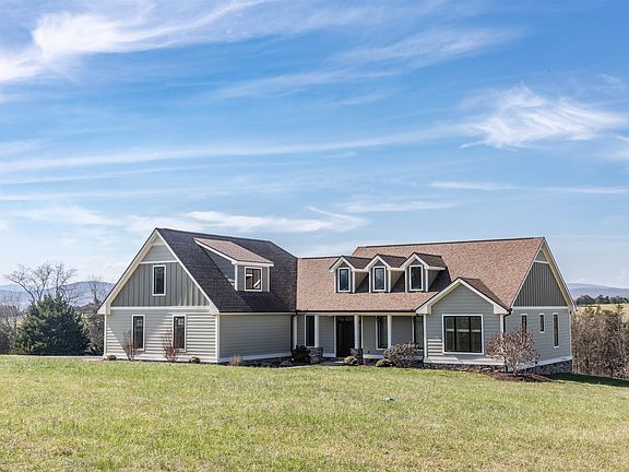 3rd image of 165 Marl Ridge Rd NE