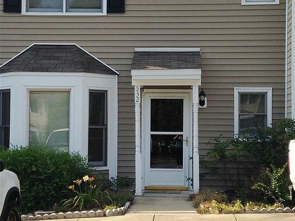 3rd image of 532 Darby Glen Ln