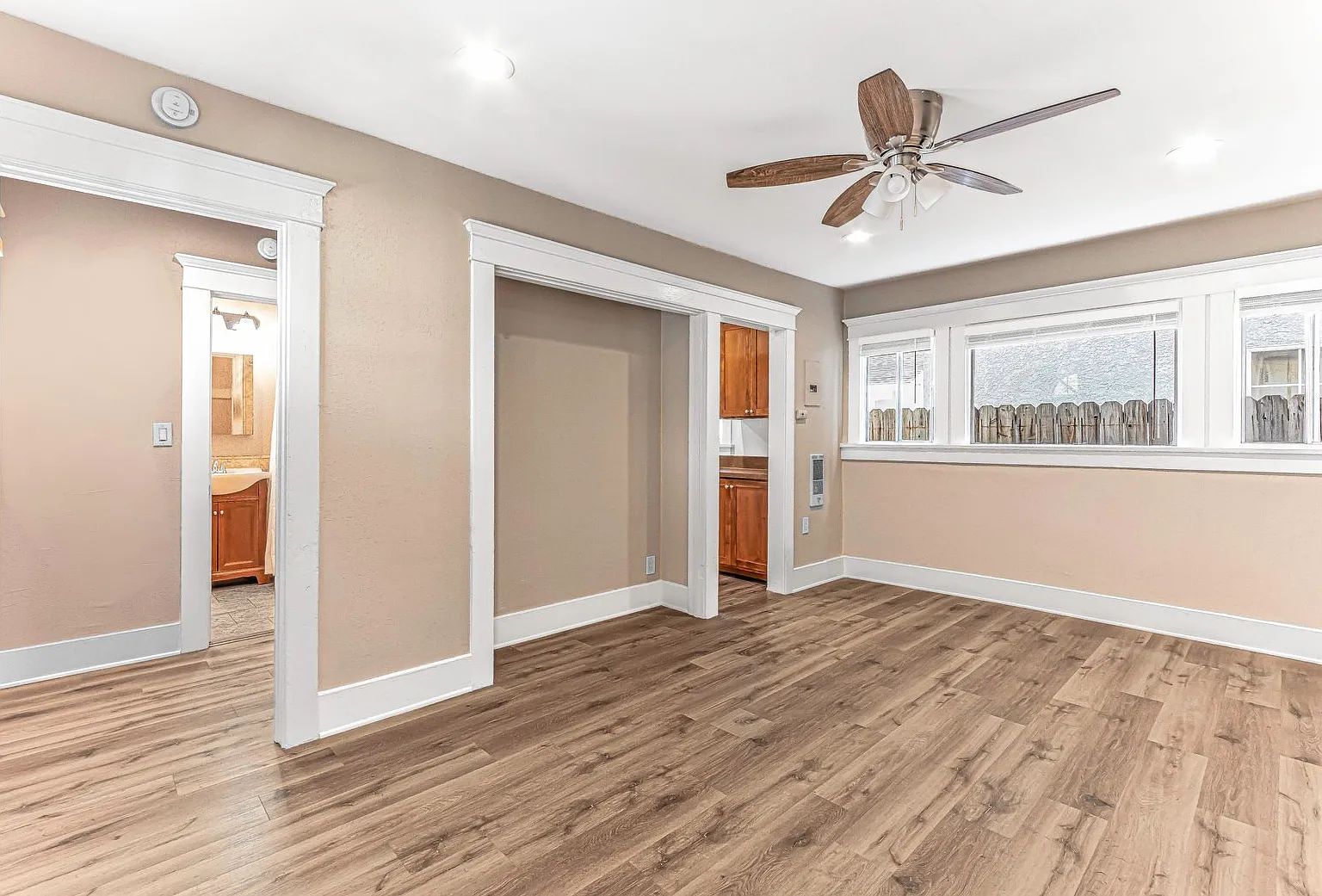 1460 Gaviota Avenue — Photo 2