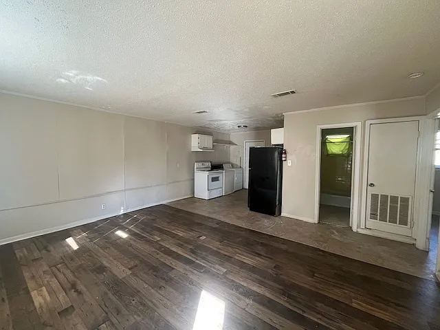 1665 Madden Avenue - B — Photo 2