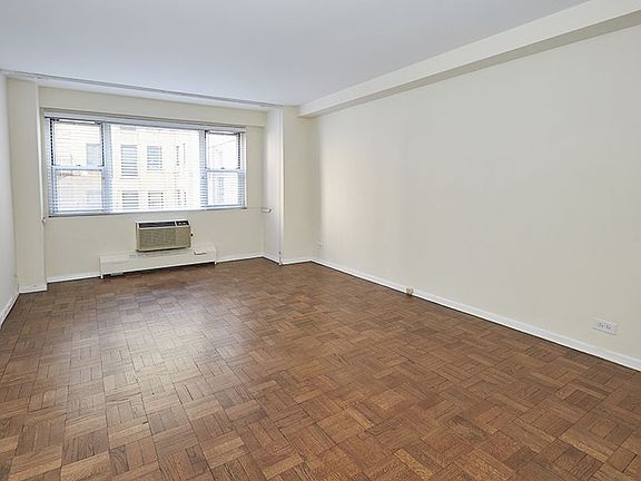 4th image of 486 Avenue Of The Americas #3H