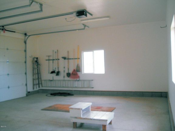 5th image of 985 SW Kira Ln