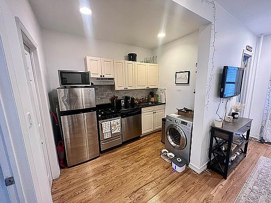 2nd image of 509 E 73rd St APT 21