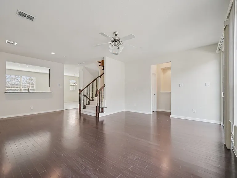 3934 Amberwood Dr — Photo 11