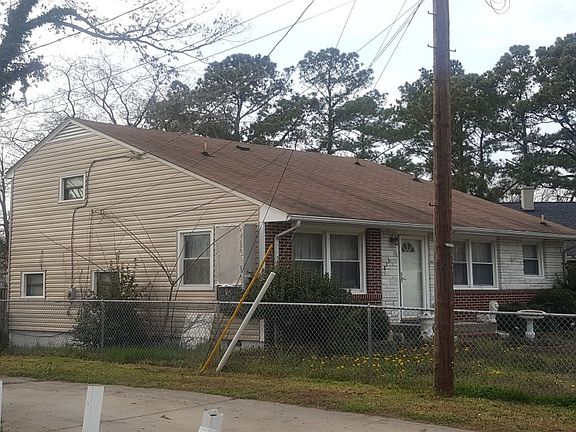3rd image of 833 Pine Harbor Dr