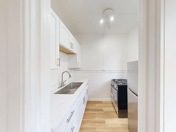 5th image of 685 Geary St APT 202