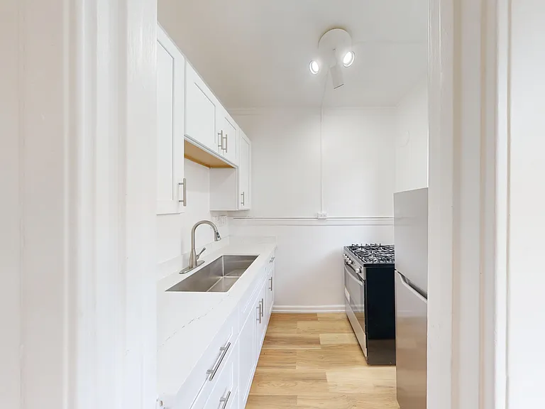 685 Geary Street — Photo 17