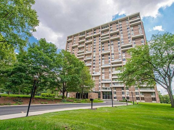 2nd image of 1000 Urlin Ave #14