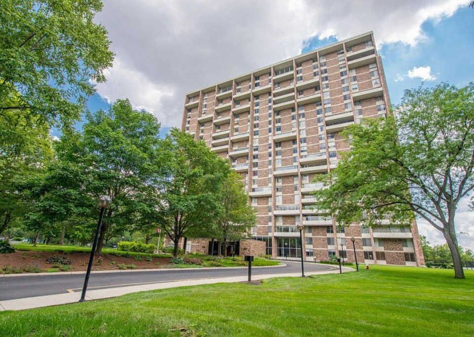 1st image of 1000 Urlin Ave APT 1008