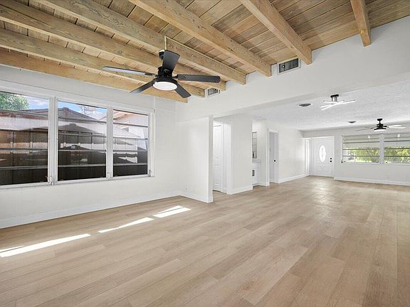 3rd image of 638 W Kalmia Drive