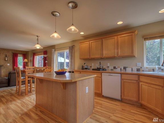 You will love this well designed kitchen with updated Bamboo floors and corner sink.