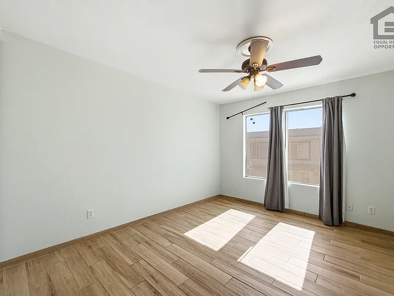6011 W Townley Ave — Photo 25