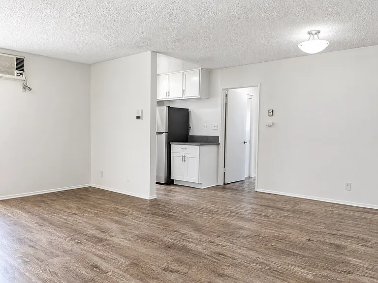 153 S Hayworth Ave #206 — Photo 4