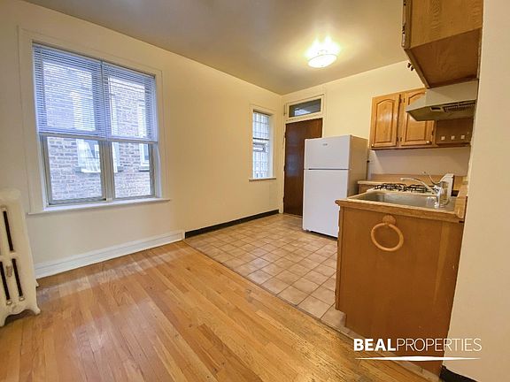 3rd image of 4231 N Paulina St #E2