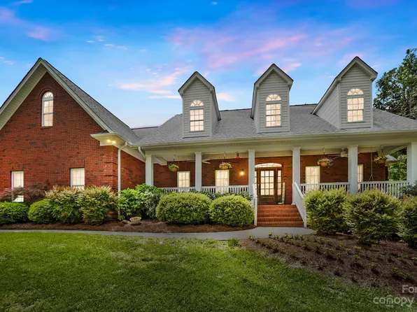 400 Country Walk Ln, Midland, NC 28107