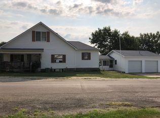 302 E Water St, Farmer City, IL 61842