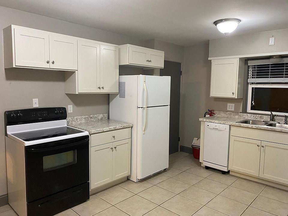 2nd image of 1131 Avenue E #1