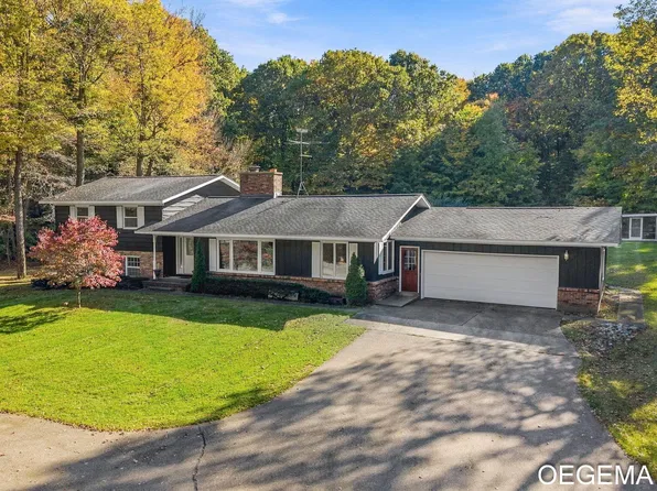 2000 142nd Ave, Dorr, MI 49323