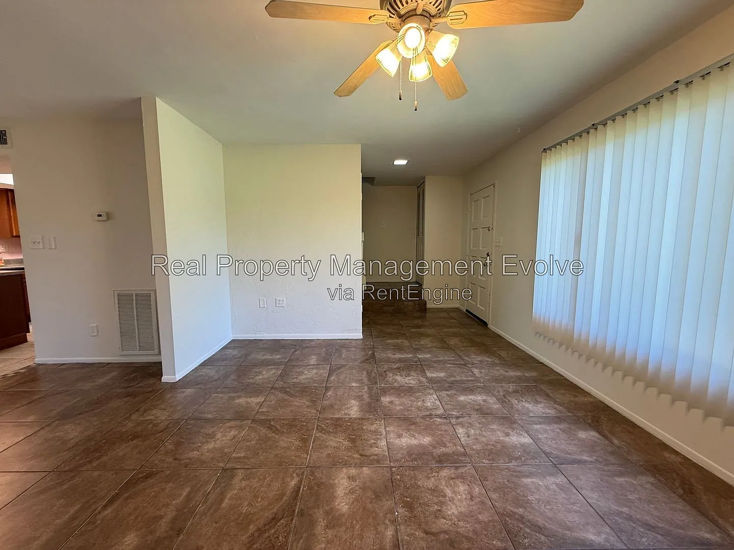3 bed, 2.0 bath, 1196 sqft, $1,549 — Photo 4