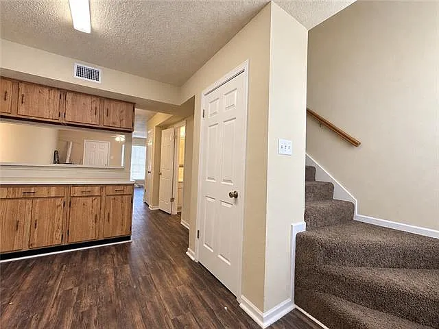 2 bed, 1.5 bath, 1179 sqft, $1,150 — Photo 4