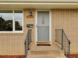 1381 Hoyt Ave E, Saint Paul, MN 55106