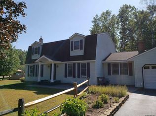 11 Oxford Dr, Saratoga Springs, NY 12866