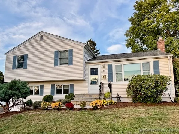 19 Saddle Hill Circle, Newington, CT 06111