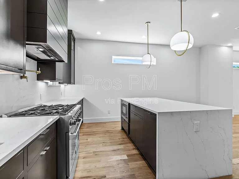 410 Avenue L #B — Photo 23
