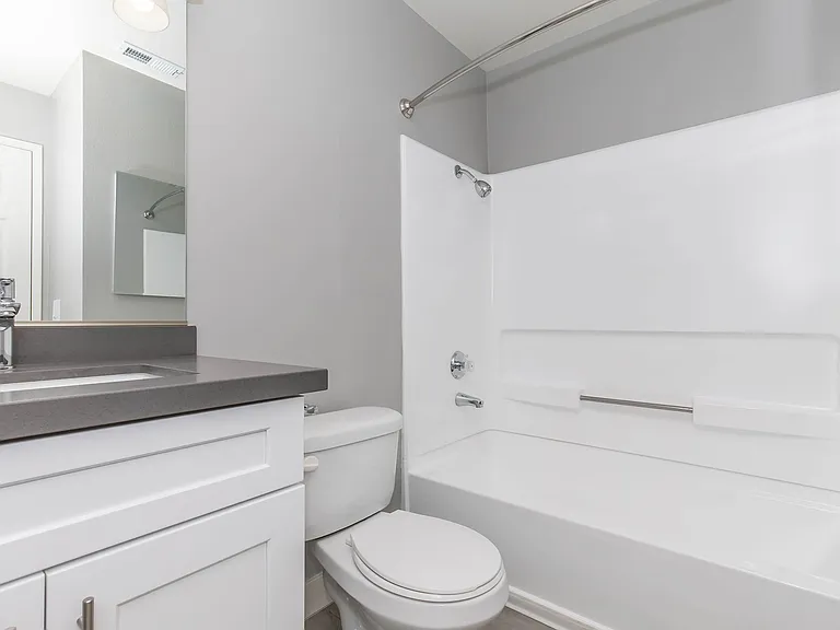 Club Pacifica Apartment Homes — Photo 27