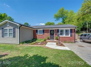 301 S Ridge St, Dallas, NC 28034