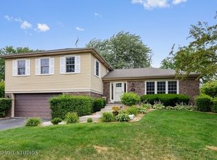 3906 Brett Ln, Glenview, IL 60026