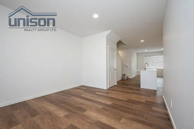 585 Savanna Dr NE — Photo 3