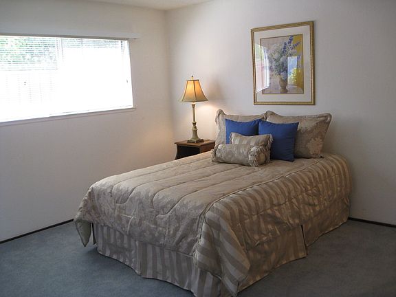 Oversize Master suite with attached bath & walk-in closet.