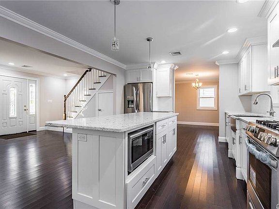 3rd image of 29 Mellow Ln