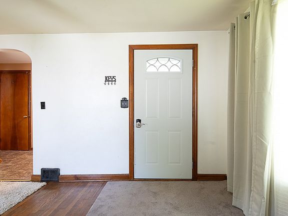 2nd image of 412 Lee Ln