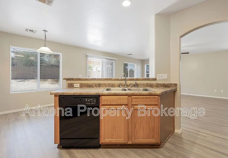 31567 N Cactus Dr — Photo 10