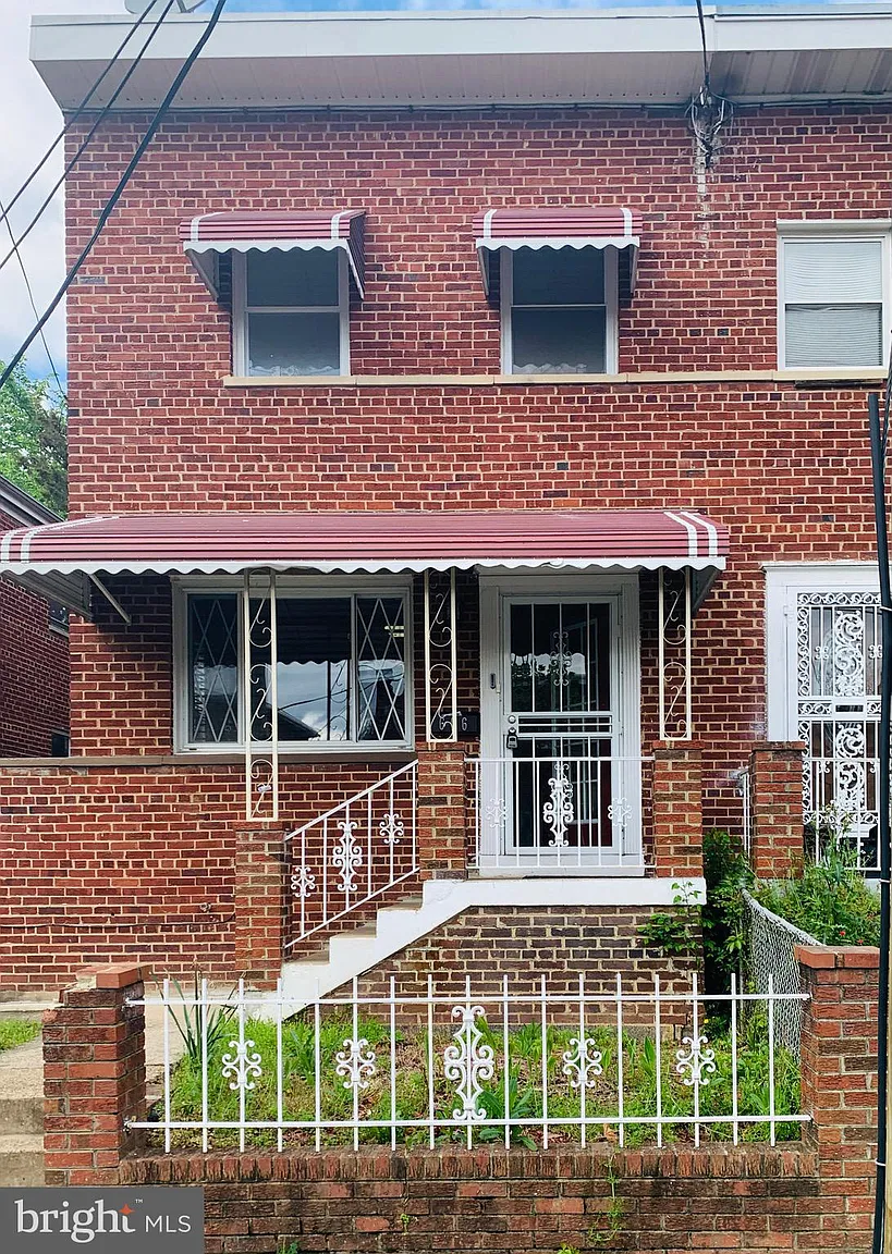 606 Elmira St SE photo 1