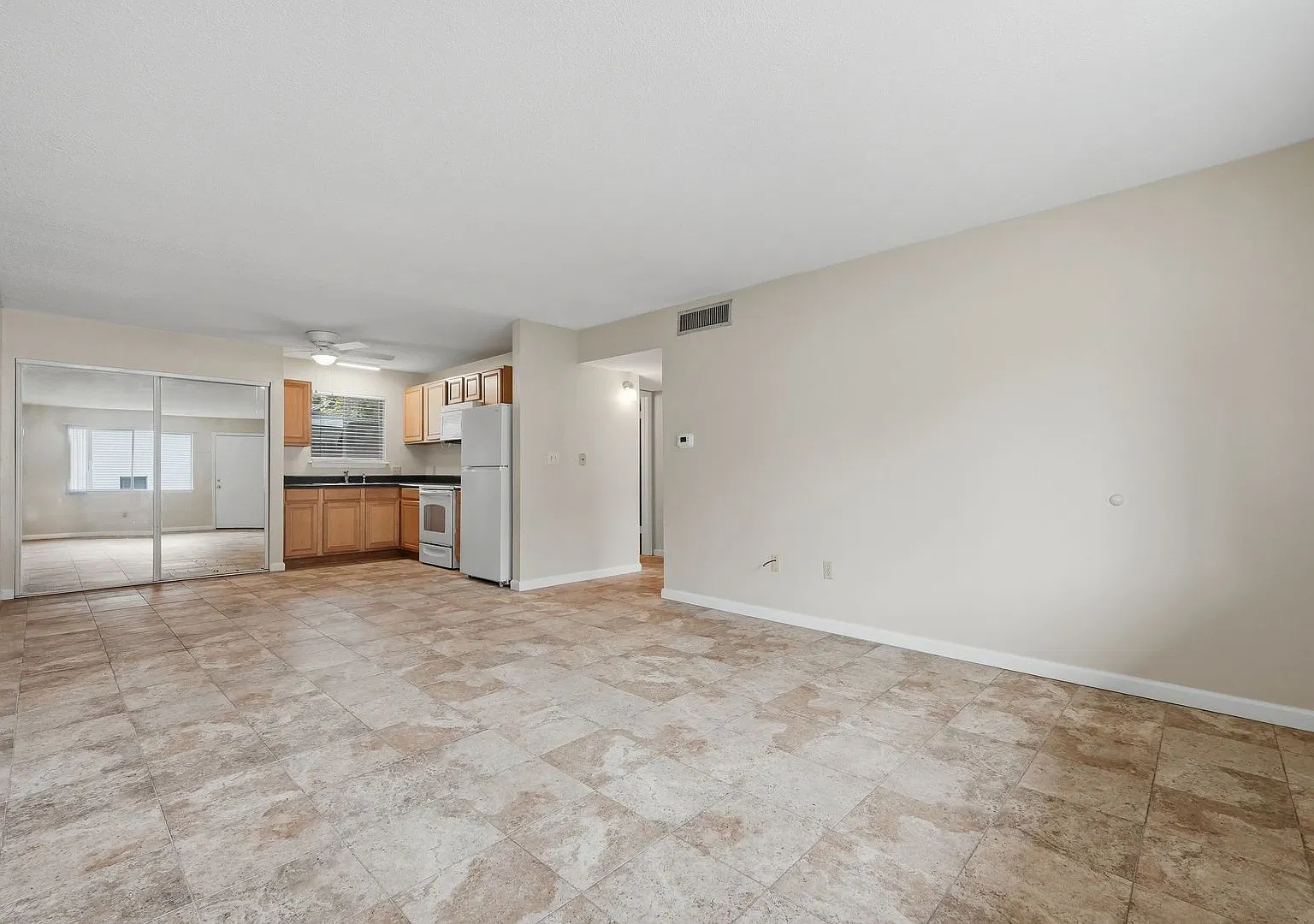 CPN-College Park Condominium — Photo 4