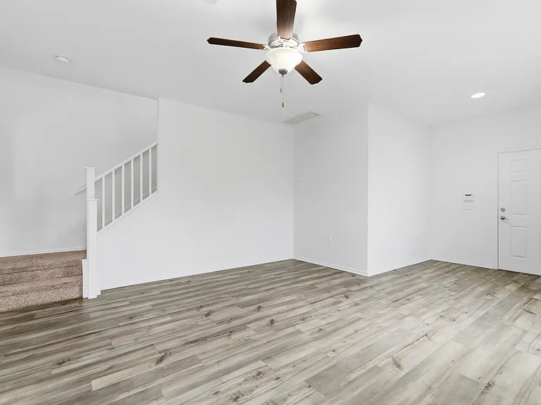 11200 Drumellan St — Photo 7