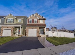 2131 Huntington Ln, Easton, PA 18040