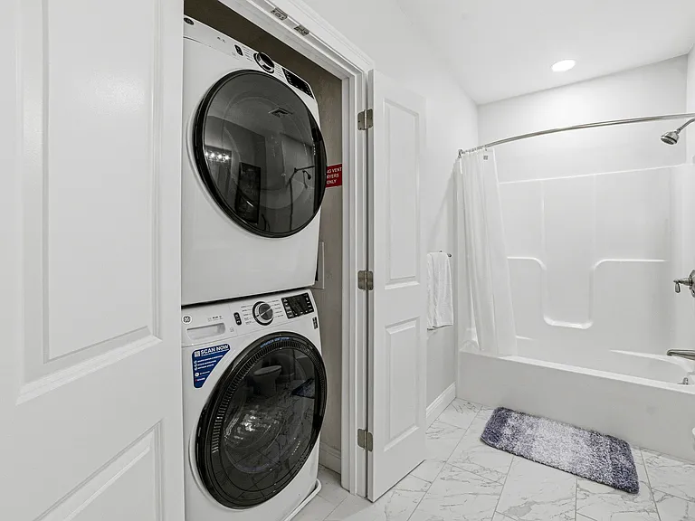 320 Middlesex Ave #D208 — Photo 11