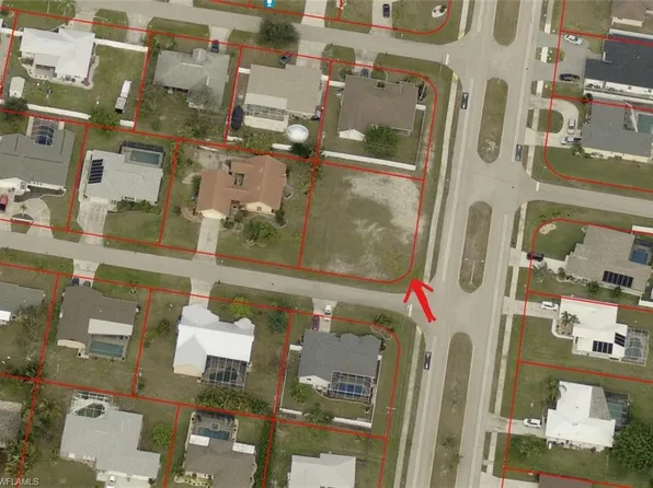 627 SE 22nd TER, CAPE CORAL, FL 33990