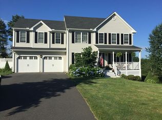 5 Alfred Cir, Bloomfield, CT 06002