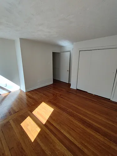 221 N Woodlawn Ave #D Photo 1