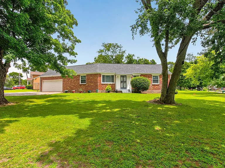 409 Woodberry Dr — Photo 34